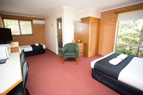 Blue Whale Motor Inn & Apartments - Hobart Tourism 13
