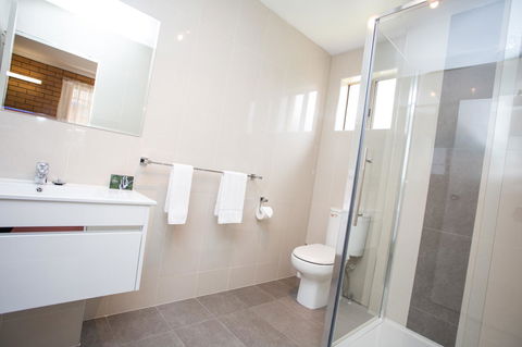 Blue Whale Motor Inn & Apartments - Hobart Tourism 7