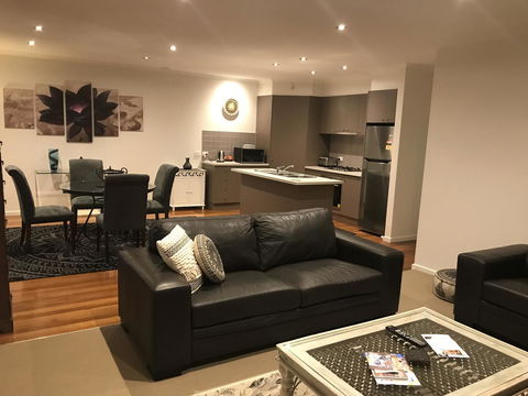 Black Lotus Townhouse - Hobart Tourism 3