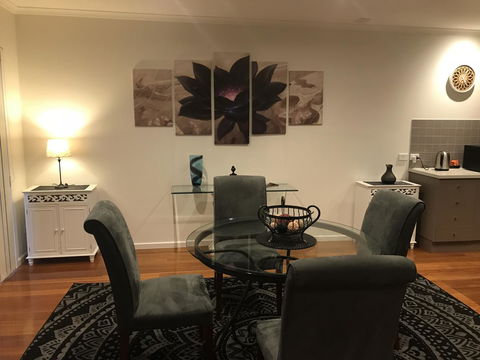 Black Lotus Townhouse - Hobart Tourism 8