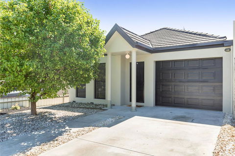 Black Lotus Townhouse - Hobart Tourism 0