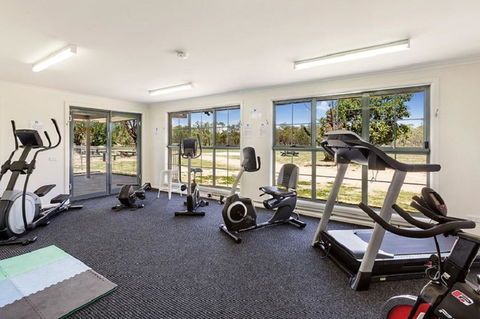 Lakeside Country Club - Hobart Tourism 10
