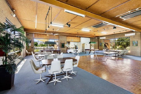 Lakeside Country Club - Hobart Tourism 9