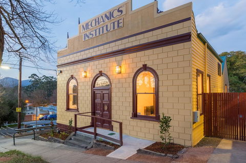 The Old Mechanics - Tourism TAS 0