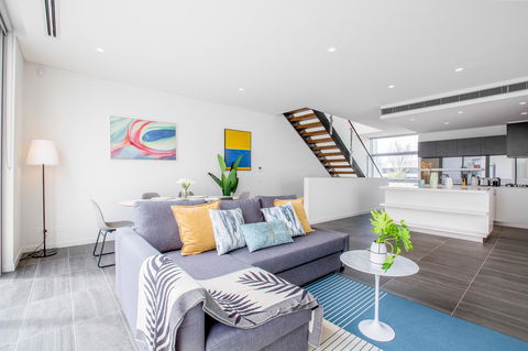 Docklands Waterfront Luxury Villa - Tourism TAS 9
