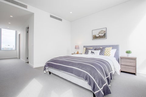 Docklands Waterfront Luxury Villa - Tourism TAS 22