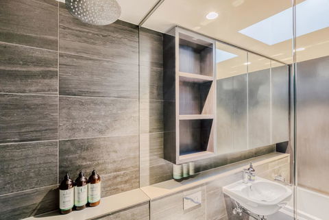 Docklands Waterfront Luxury Villa - Tourism TAS 18