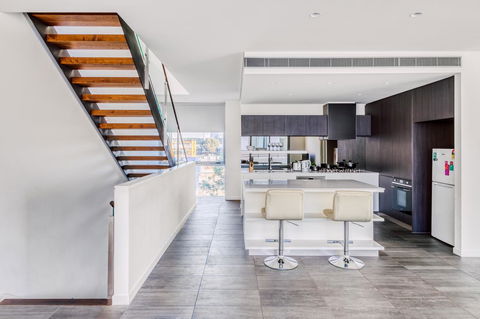 Docklands Waterfront Luxury Villa - Tourism TAS 8