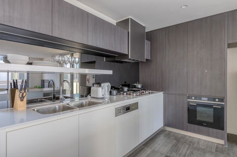 Docklands Waterfront Luxury Villa - Tourism TAS 31