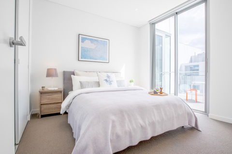 Docklands Waterfront Luxury Villa - Tourism TAS 23