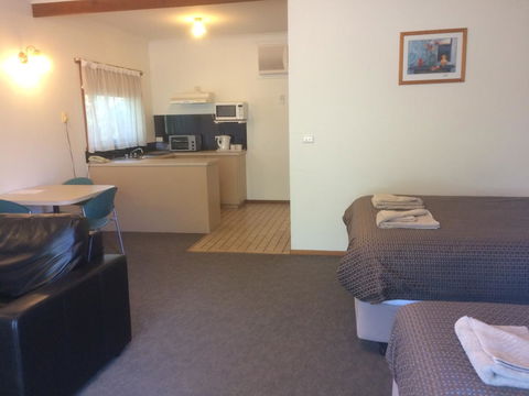 Ambassador Motor Inn - Hobart Tourism 7
