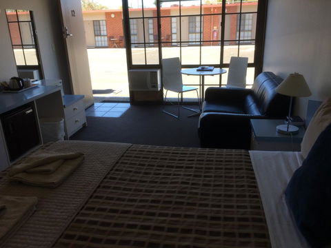 Ambassador Motor Inn - Hobart Tourism 24