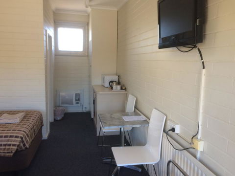 Ambassador Motor Inn - Hobart Tourism 12