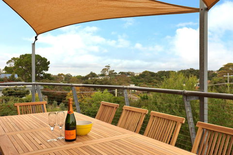 Via Nuova - Hobart Tourism 11