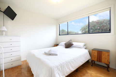 Via Nuova - Hobart Tourism 22