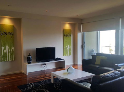 104 On Merri Apartments - Hobart Tourism 20
