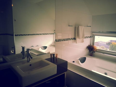 104 On Merri Apartments - Hobart Tourism 25