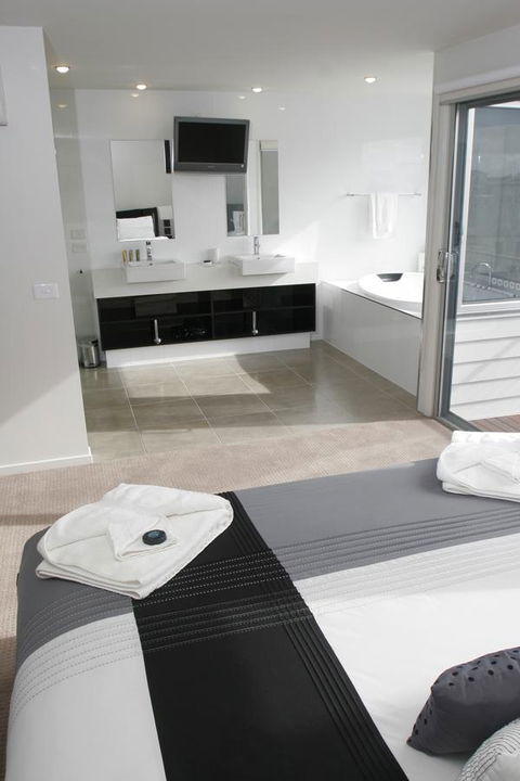104 On Merri Apartments - Hobart Tourism 5