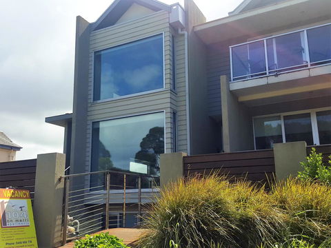 104 On Merri Apartments - Hobart Tourism 13