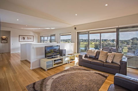 Saltwater Breeze Retreat - Hobart Tourism 4