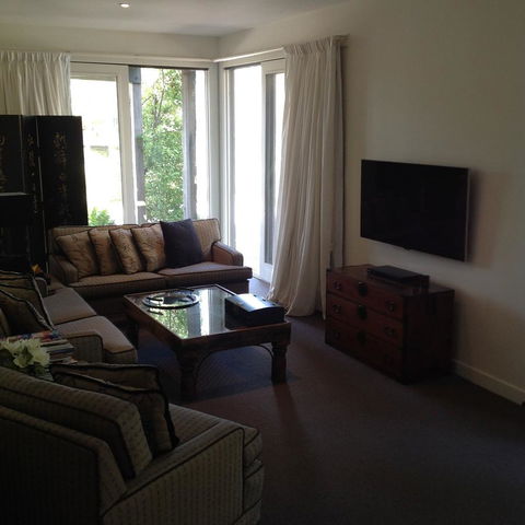 Lorne Holiday House - Hobart Tourism 11