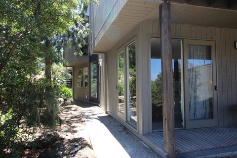 Lorne Holiday House - Hobart Tourism 10