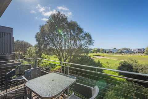 Stylish 3 Bedroom Townhouse - Free Parking - Hobart Tourism 13