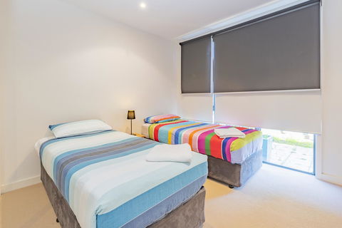 Stylish 3 Bedroom Townhouse - Free Parking - Hobart Tourism 8