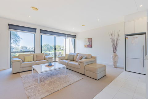 Stylish 3 Bedroom Townhouse - Free Parking - Hobart Tourism 16