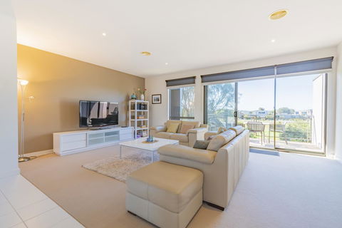 Stylish 3 Bedroom Townhouse - Free Parking - Hobart Tourism 15
