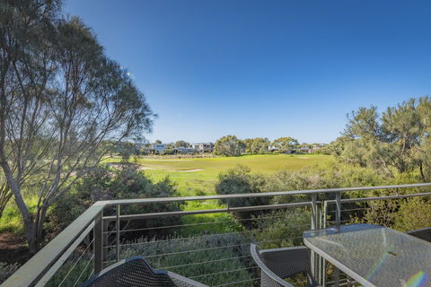 Stylish 3 Bedroom Townhouse - Free Parking - Hobart Tourism 12