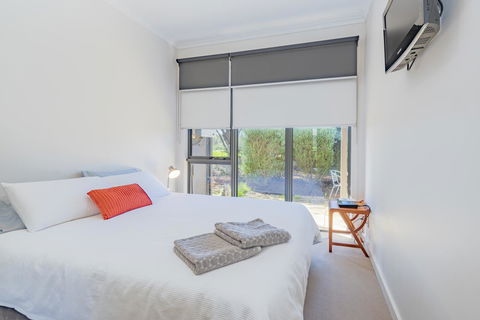 Stylish 3 Bedroom Townhouse - Free Parking - Hobart Tourism 7