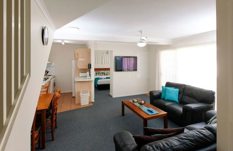 Rainbow Getaway Holiday Apartments - Tourism TAS 30
