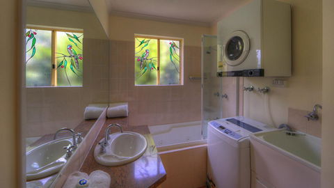 Rainbow Getaway Holiday Apartments - Tourism TAS 29