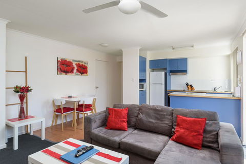 Rainbow Getaway Holiday Apartments - Tourism TAS 6