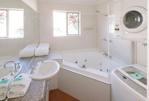 Rainbow Getaway Holiday Apartments - Tourism TAS 31