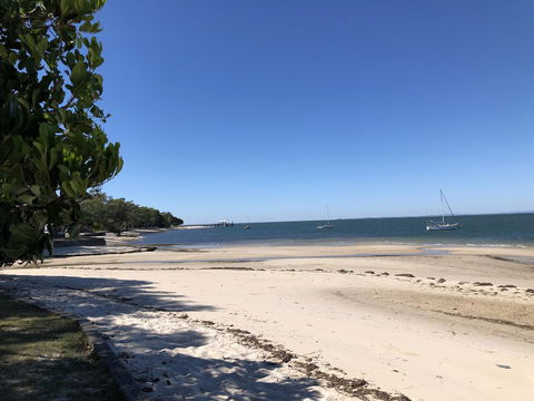 Bribie Island Hotel - Hobart Tourism 9