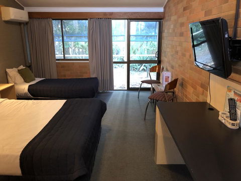Bribie Island Hotel - Hobart Tourism 2