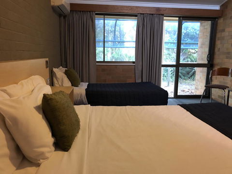 Bribie Island Hotel - Hobart Tourism 19