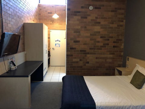 Bribie Island Hotel - Hobart Tourism 3