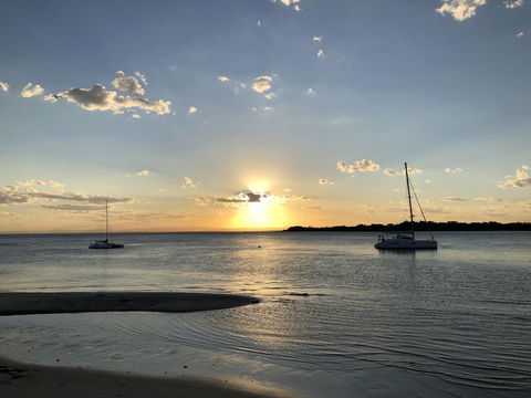 Bribie Island Hotel - Hobart Tourism 8