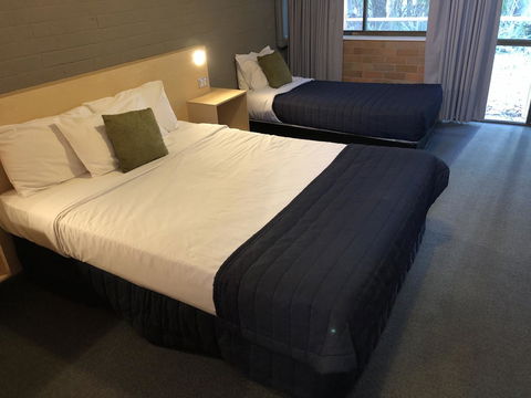 Bribie Island Hotel - Hobart Tourism 1