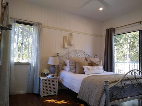 Lake Weyba Noosa Lodge & Kangaroos - Tourism TAS 1