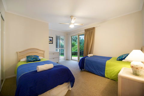 Whale Watch Ocean Beach Resort - Hobart Tourism 6