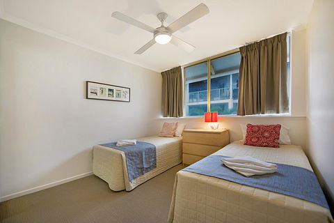 Whale Watch Ocean Beach Resort - Hobart Tourism 8