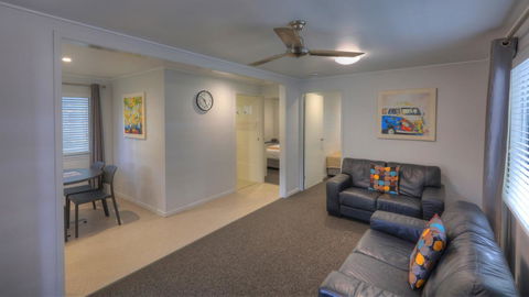 Alex Beach Cabins And Tourist Park - Hobart Tourism 9