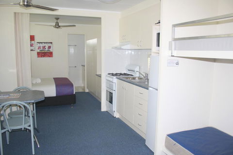 Alex Beach Cabins And Tourist Park - Hobart Tourism 41
