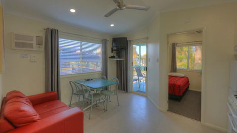 Alex Beach Cabins And Tourist Park - Hobart Tourism 32