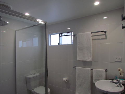 Alex Beach Cabins And Tourist Park - Hobart Tourism 1