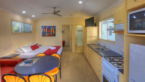 Alex Beach Cabins And Tourist Park - Hobart Tourism 11